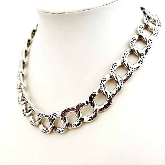 Vintage Brighton Silver Tone Interlocking Etched Scroll Necklace w/Heart Tin - Picture 4 of 10